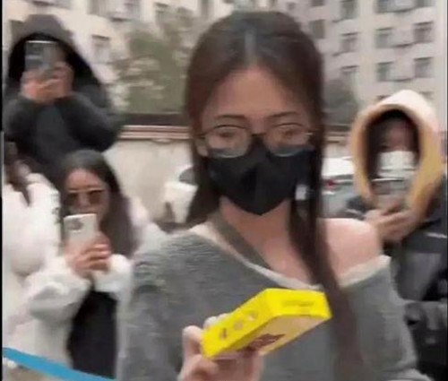 国产丝袜盛行与娱乐圈国语逆袭:2024年热点吃瓜爆料解析