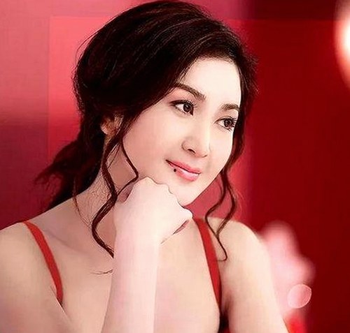 每日大赛热议：王鹤棣吃瓜背后的故事与娱乐圈的那些大瓜🍉